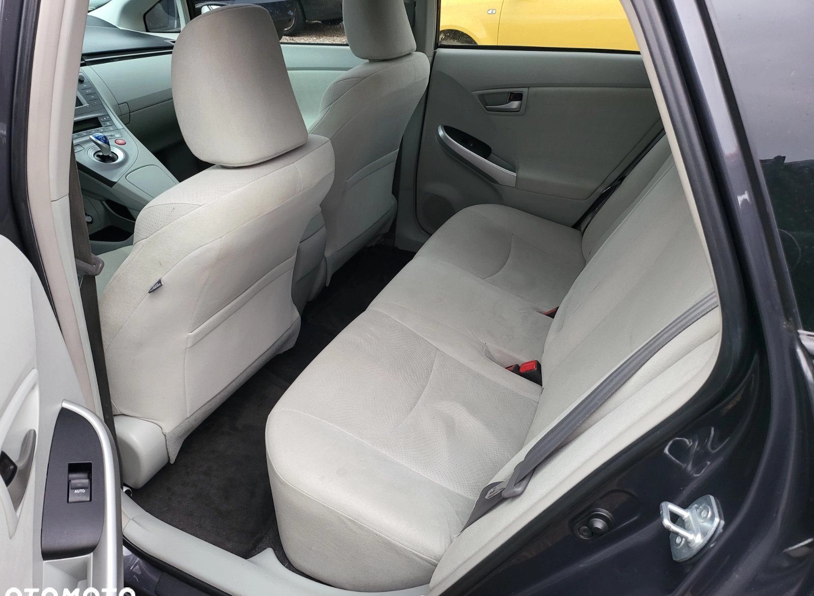 Toyota Prius cena 45000 przebieg: 170000, rok produkcji 2014 z Pruszków małe 37